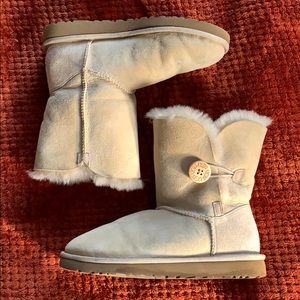 NEW Sand color Bailey Button UGGS